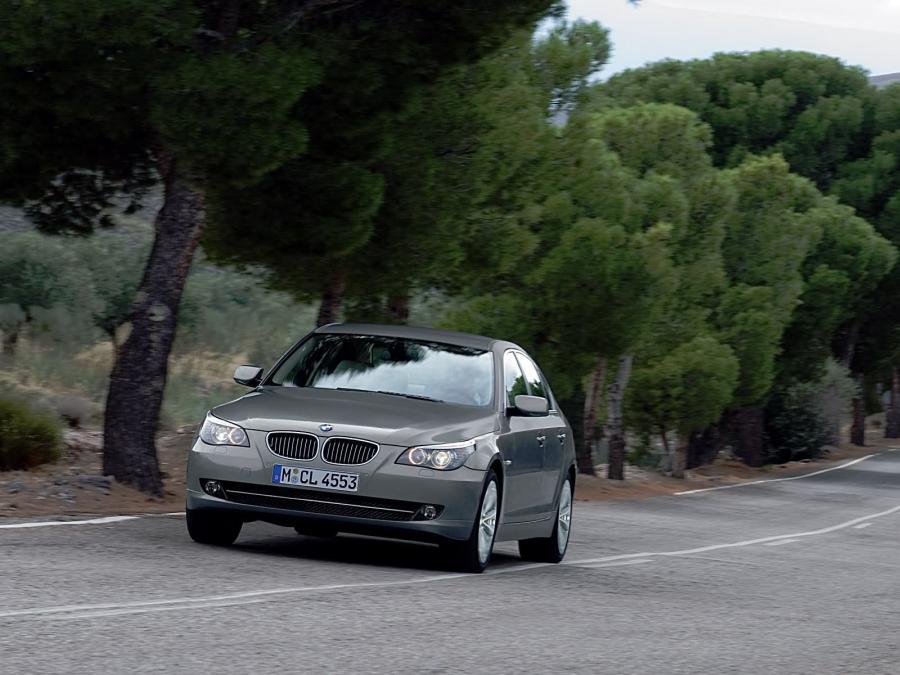  BMW 530i 2007 года  (фото 19 из 30)